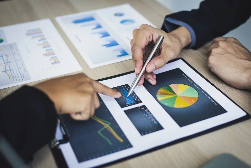 Descubra o que é o Business Model Canvas e como usar esta poderosa ferramenta para estruturar, visualizar e inovar o modelo de negócio da sua empresa.